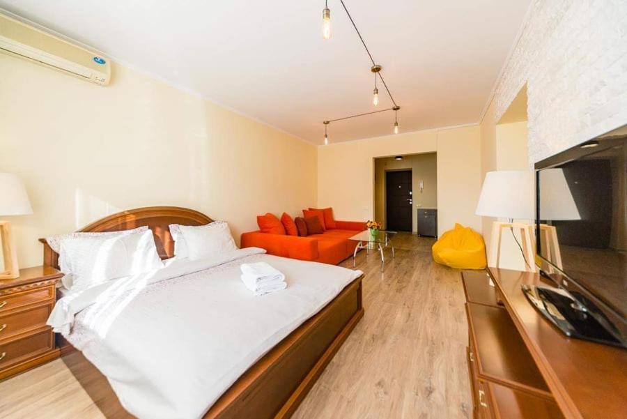 1 Room 65M2 Center Of Obolon Near River Side. Киев Экстерьер фото