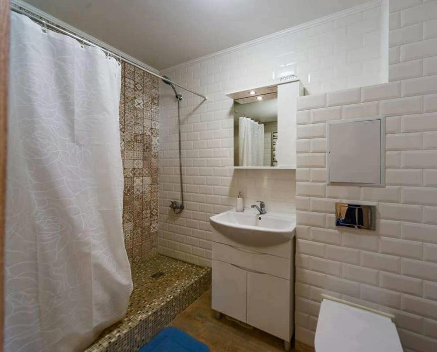 1 Room 65M2 Center Of Obolon Near River Side. Киев Экстерьер фото